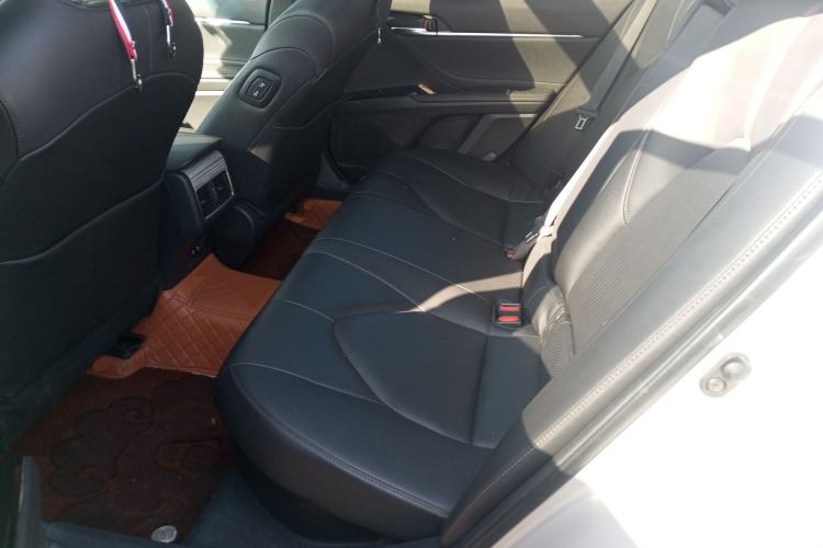 Used Toyota Camry 2019 Dual-Engine 2.5 HG Luxury Edition China VI Standard Left Rear Seat