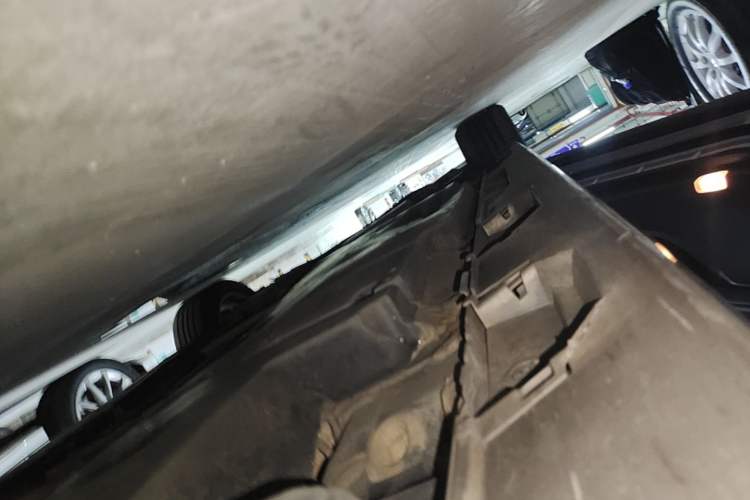 Used Toyota Camry 2019 Revised Version 2.0G Luxury Edition Left Side Sill