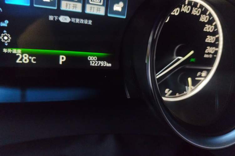 Used Toyota Camry 2019 Dual-Engine 2.5 HG Luxury Edition China VI Standard Odometer Close Up