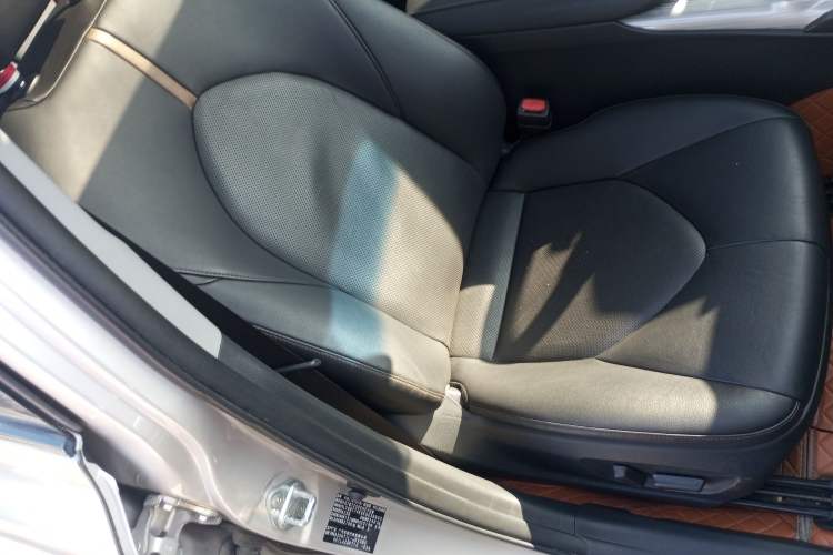 Used Toyota Camry 2019 Dual-Engine 2.5 HG Luxury Edition China VI Standard Right Front Seat