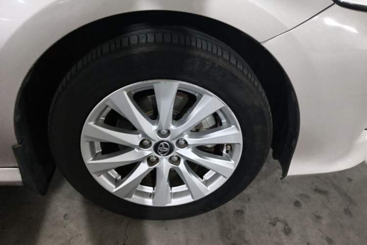 Used Toyota Camry 2019 Revised Version 2.0G Luxury Edition Right Front Wheel Hub