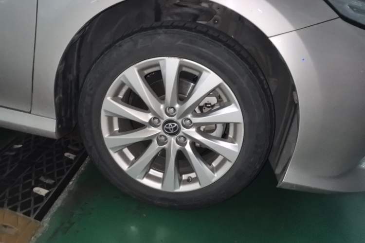 Used Toyota Camry 2019 Revised Version 2.0G Luxury Edition Right Front Wheel Hub