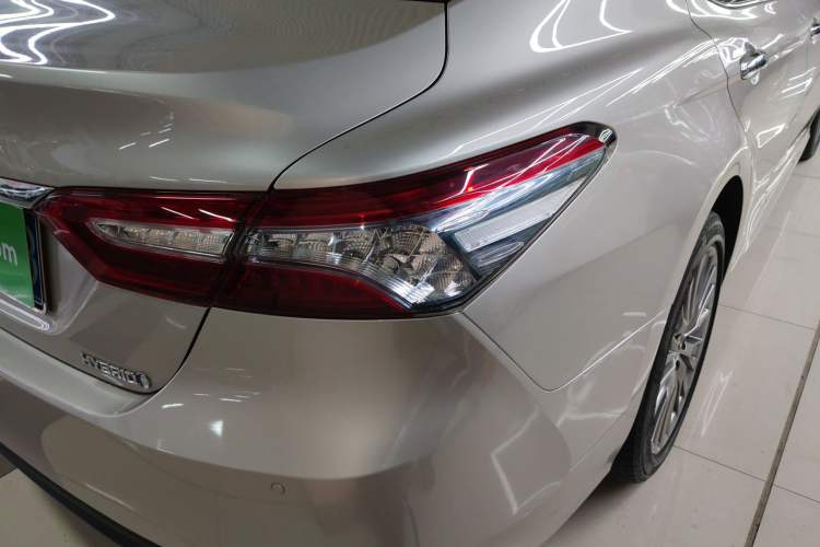 Used Toyota Camry 2019 Dual-Engine 2.5 HG Luxury Edition China VI Standard Right Rear Taillight