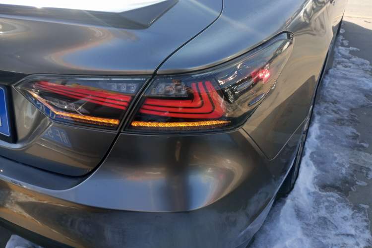 Used Toyota Camry 2019 Dual-Engine 2.5 HG Luxury Edition China VI Standard Right Rear Taillight
