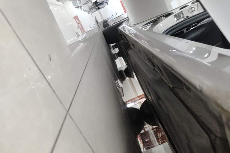 Used Toyota Camry 2019 Revised Version Dual-Engine 2.5 HG Luxury Edition Right Side Sill