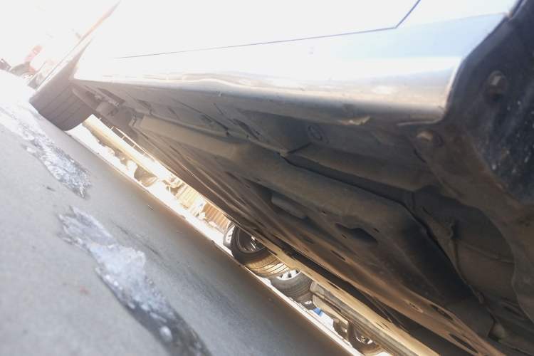 Used Toyota Camry 2019 Dual-Engine 2.5 HG Luxury Edition China VI Standard Right Side Sill