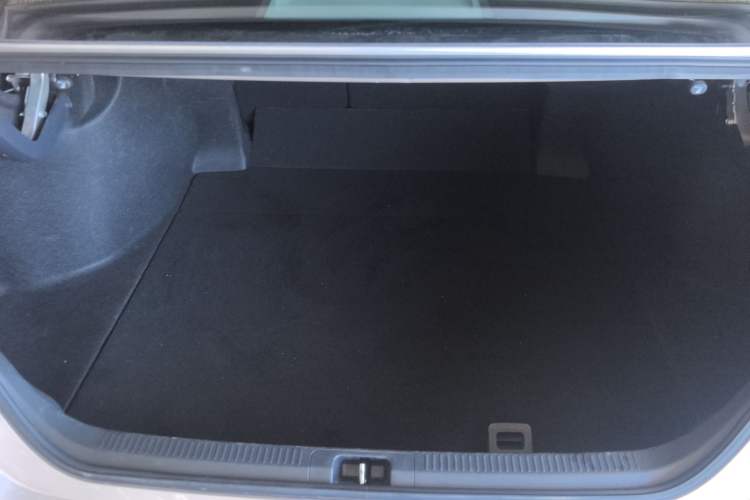 Used Toyota Camry 2019 Revised Version 2.0G Luxury Edition Trunk