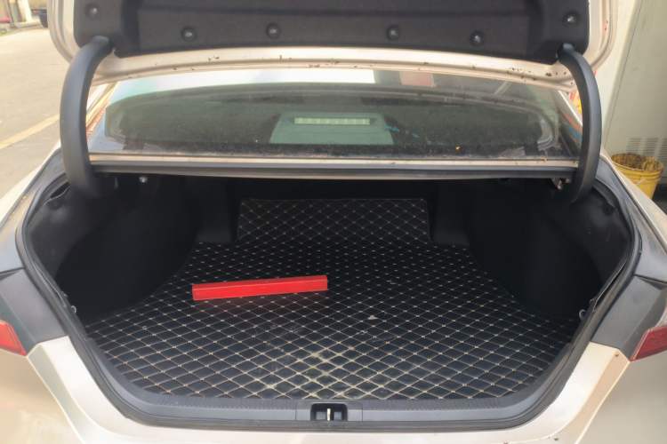 Used Toyota Camry 2019 Revised Version 2.0G Luxury Edition Trunk