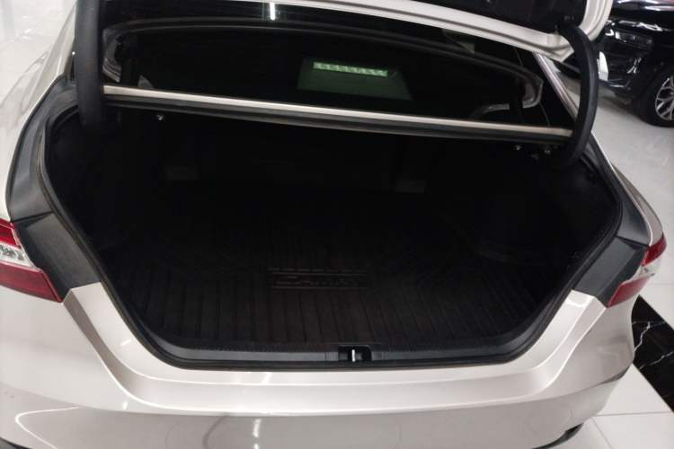 Used Toyota Camry 2019 2.0G Luxury Edition China VI Standard Trunk