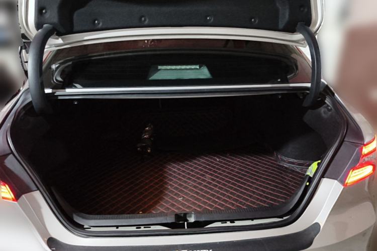 Used Toyota Camry 2019 Revised Version 2.0G Luxury Edition Trunk