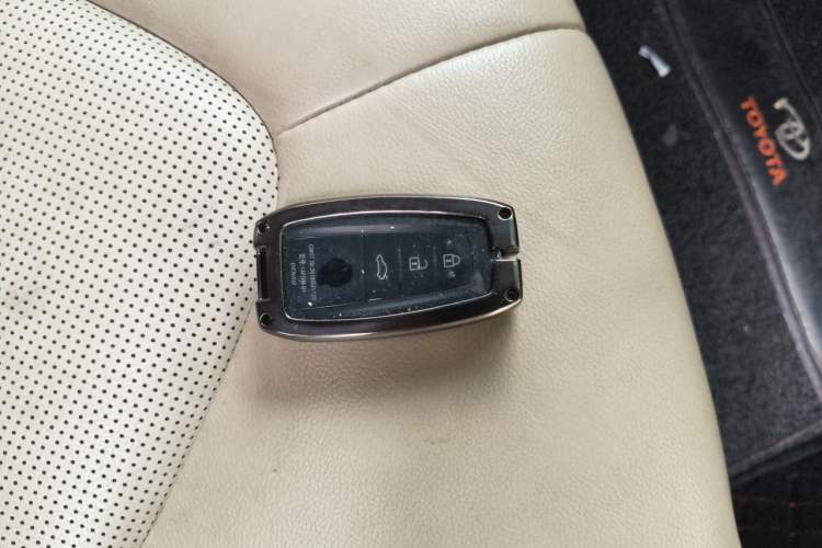 Used Toyota Camry 2019 Revised Version 2.0G Luxury Edition Vehicle Key