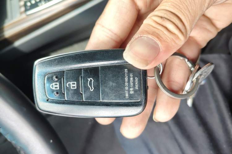 Used Toyota Camry 2019 2.5G Luxury Edition China VI Standard Vehicle Key