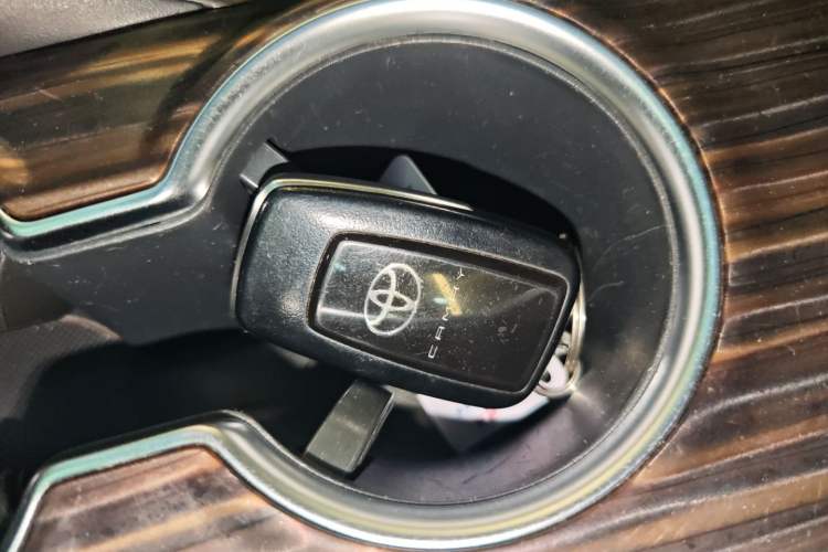 Used Toyota Camry 2019 2.5G Luxury Edition China VI Standard Vehicle Key