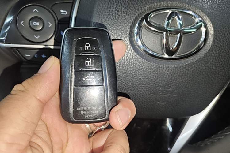 Used Toyota Camry 2019 2.0G Luxury Edition China VI Standard Vehicle Key