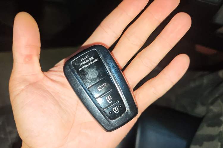 Used Toyota Camry 2019 2.5G Luxury Edition China VI Standard Vehicle Key