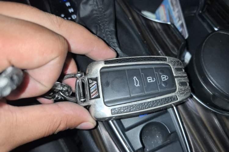 Used Toyota Camry 2019 Revised Version 2.0G Luxury Edition Vehicle Key