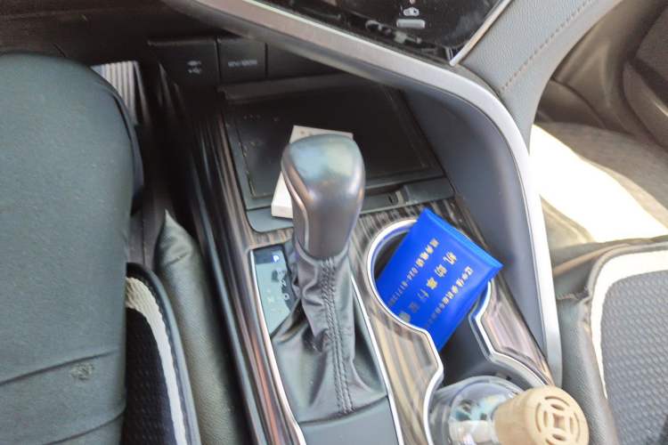 Used Toyota Camry 2019 Revised Version 2.0G Luxury Edition Gear Lever