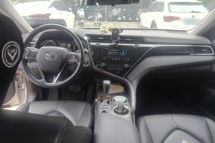 Used Toyota Camry 2019 2.5G Luxury Edition China VI Standard Center Console