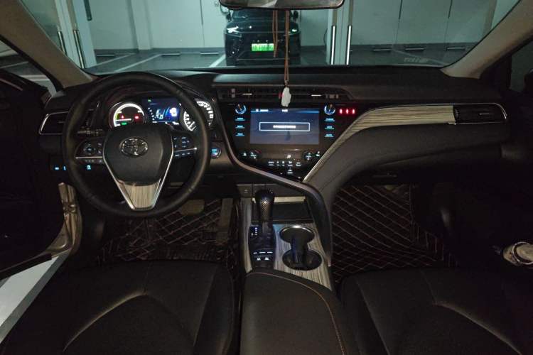 Used Toyota Camry 2019 Dual-Engine 2.5 HG Luxury Edition China V Standard Center Console