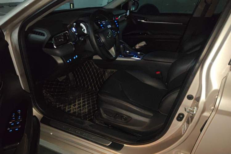 Used Toyota Camry 2019 Dual-Engine 2.5 HG Luxury Edition China V Standard Driver Seat