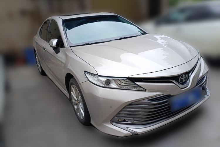 Used Toyota Camry 2019 Revised Version 2.0G Luxury Edition Front Right 45 Deg