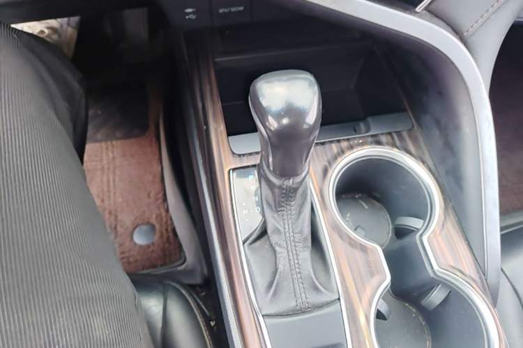 Used Toyota Camry 2019 2.0G Luxury Edition China V Standard Gear Lever