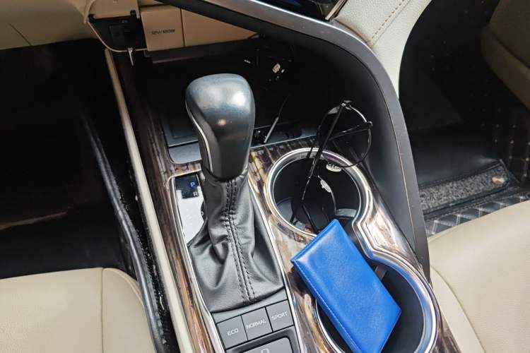Used Toyota Camry 2019 Revised Version 2.5G Luxury Edition Gear Lever