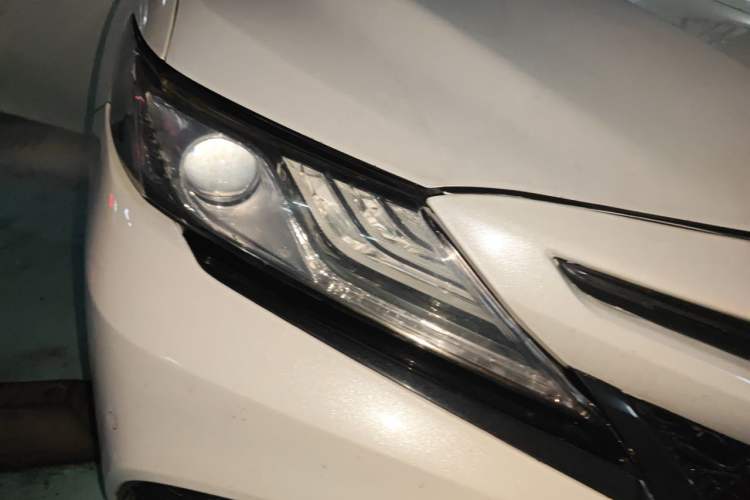 Used Toyota Camry 2019 2.5S FENGSHANG Version China VI Standard Right Front Headlight