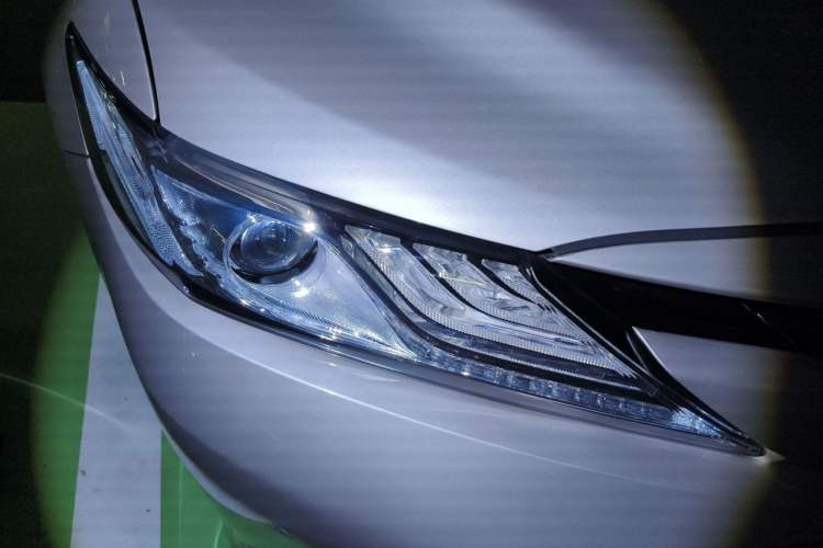 Used Toyota Camry 2019 2.0G Luxury Edition China VI Standard Right Front Headlight