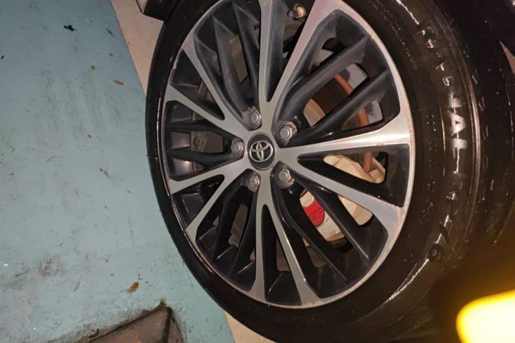 Used Toyota Camry 2019 2.5S FENGSHANG Version China VI Standard Right Front Wheel Hub