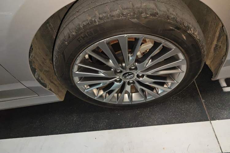 Used Toyota Camry 2019 Dual-Engine 2.5 HG Luxury Edition China V Standard Right Front Wheel Hub