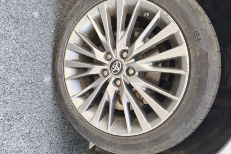 Used Toyota Camry 2019 Revised Version Dual-Engine 2.5 HG Luxury Edition Right Front Wheel Hub