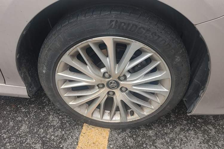 Used Toyota Camry 2019 Revised Version 2.5G Luxury Edition Right Front Wheel Hub