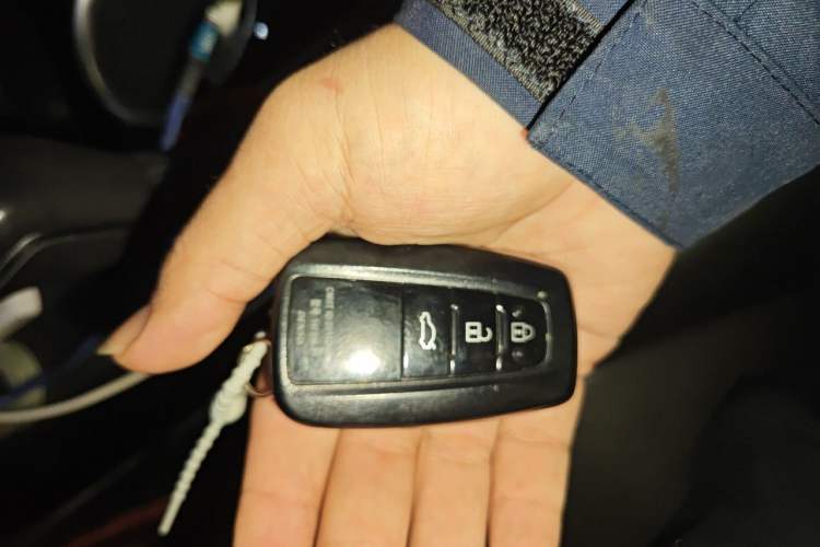 Used Toyota Camry 2019 2.5S FENGSHANG Version China VI Standard Vehicle Key