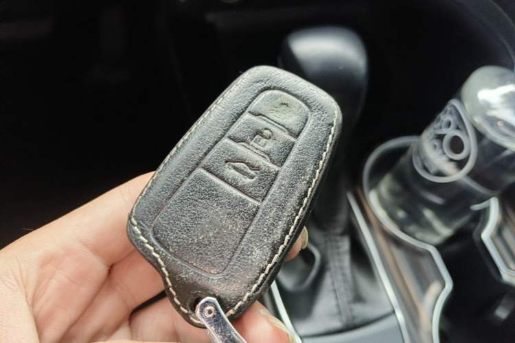 Used Toyota Camry 2019 2.0G Luxury Edition China VI Standard Vehicle Key