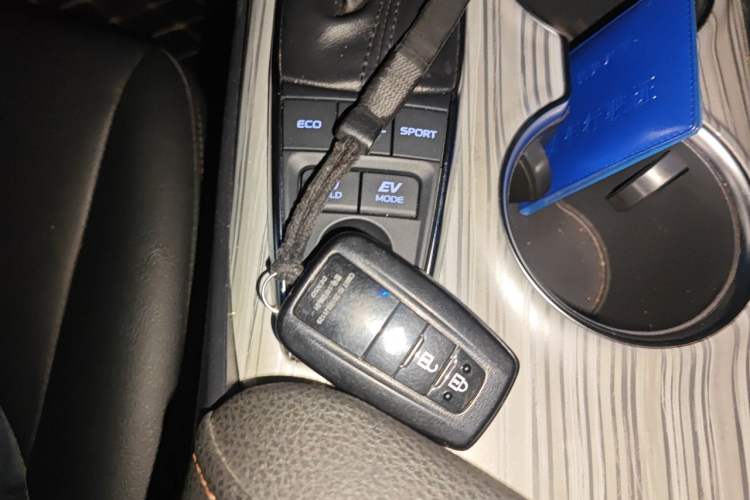 Used Toyota Camry 2019 Dual-Engine 2.5 HG Luxury Edition China V Standard Vehicle Key