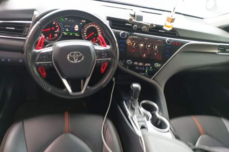 Used Toyota Camry 2019 2.0S FENGSHANG Version China VI Standard Center Console