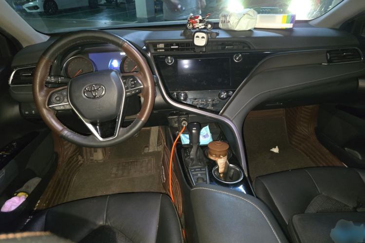 Used Toyota Camry 2019 Revised Version 2.5S Fēngshàng Edition Center Console