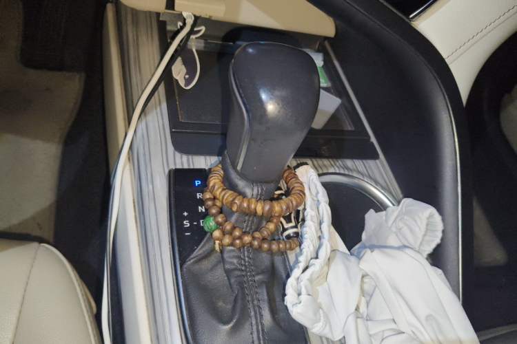 Used Toyota Camry 2019 Dual-Engine 2.5 HG Luxury Edition China VI Standard Gear Lever