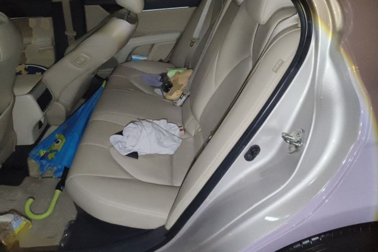 Used Toyota Camry 2019 Dual-Engine 2.5 HG Luxury Edition China VI Standard Left Rear Seat