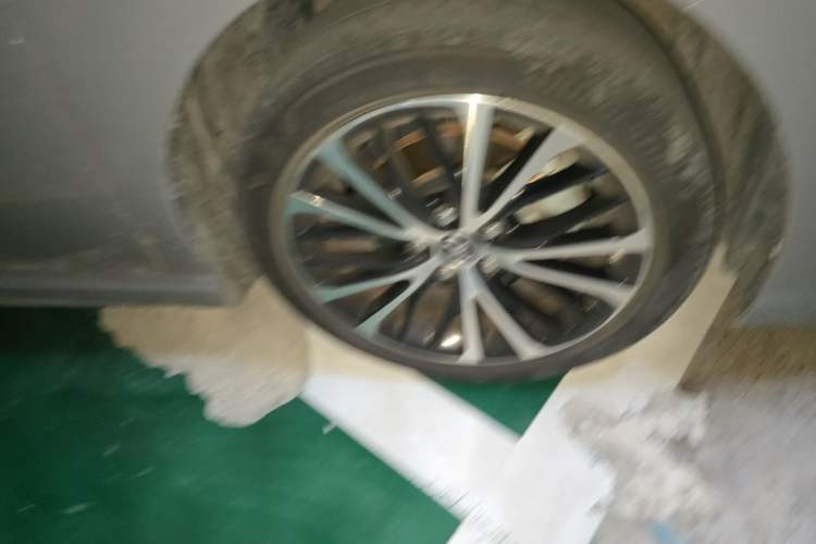 Used Toyota Camry 2019 Revised Version 2.5S Fēngshàng Edition Right Front Wheel Hub