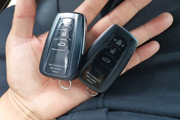 Used Toyota Camry 2019 2.0S FENGSHANG Version China VI Standard Vehicle Key