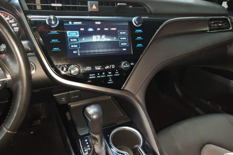 Used Toyota Camry 2019 2.0S FENGSHANG Version China VI Standard Audio And AC Panel
