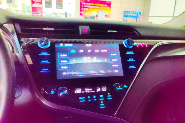 Used Toyota Camry 2019 Revised Version Dual-Engine 2.5 HS Fēngshàng Edition Audio And AC Panel