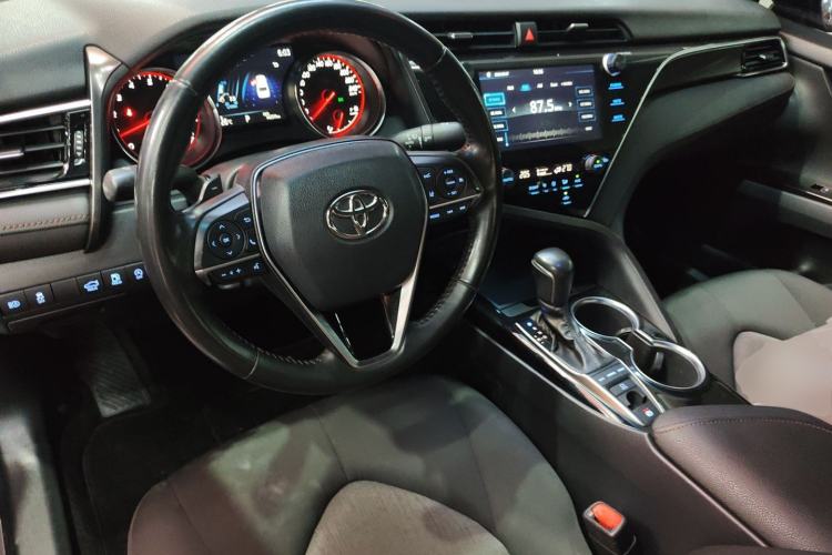 Used Toyota Camry 2019 2.0S FENGSHANG Version China VI Standard Center Console
