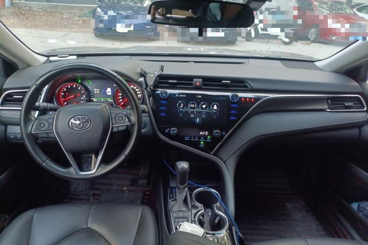 Used Toyota Camry 2019 2.5S FENGSHANG Version China VI Standard Center Console