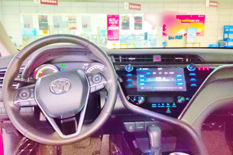 Used Toyota Camry 2019 Revised Version Dual-Engine 2.5 HS Fēngshàng Edition Center Console