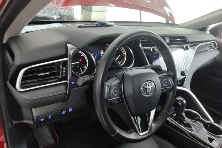 Used Toyota Camry 2019 Dual-Engine 2.5HS FENGSHANG Edition China VI Standard Center Console