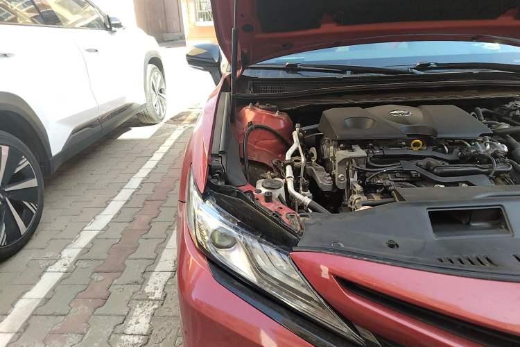 Used Toyota Camry 2019 2.0S FENGSHANG Version China VI Standard Engine Bay Right
