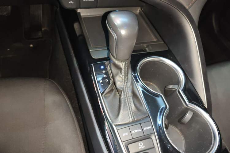 Used Toyota Camry 2019 2.0S FENGSHANG Version China VI Standard Gear Lever
